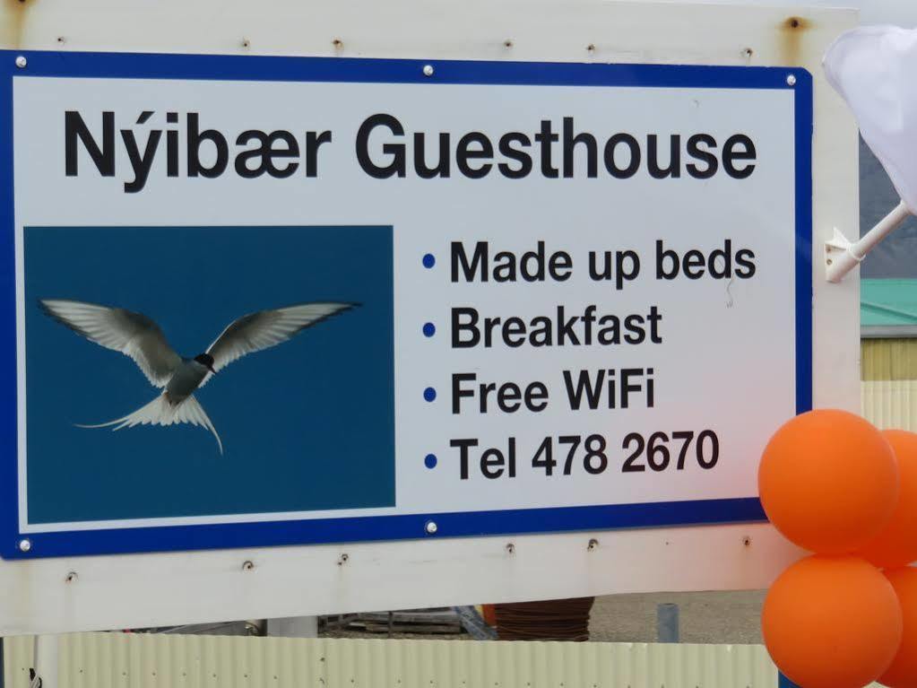 Guesthouse Mikael Hofn Bagian luar foto